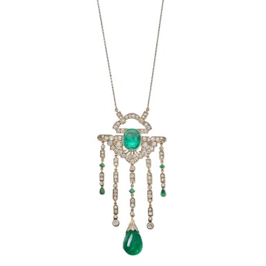 View full screen - View 1 of Lot 364. Emerald and Diamond Pendent Necklace | 黃金鍍銀鑲祖母綠配鑽石吊墜項鍊.
