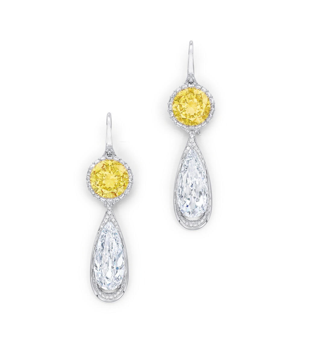 View full screen - View 1 of Lot 1646. Forms | Pair of Fancy Vivid Yellow Diamond and Diamond Pendent Earrings | FORMS | 2.77 及2.59克拉 艷彩黃色鑽石 配 2.86及2.41克拉 梨形 D色 內部無瑕 鑽石 耳墜一對.
