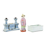 A group of three porcelain wares, Qing dynasty, 19th century | 清十九世紀 瓷器一組三件