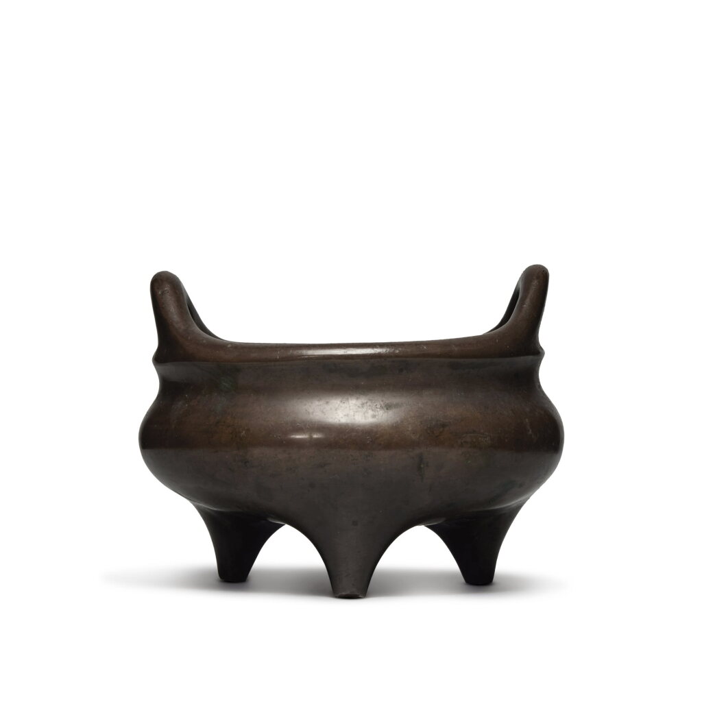 全萤幕检视 - 查看54A bronze tripod censer, Qing dynasty, 17th / 18th century | 清十七 / 十八世紀 銅沖天耳三足爐的1