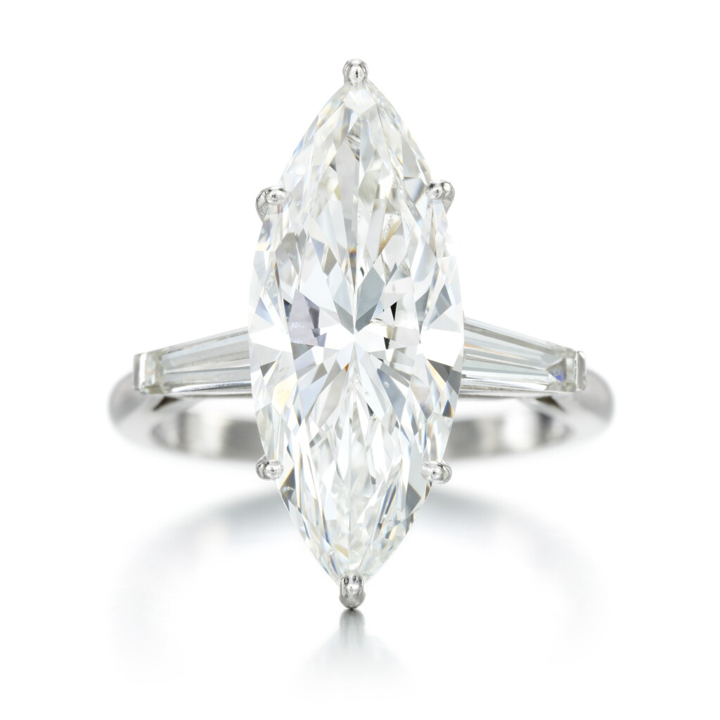 View full screen - View 1 of Lot 75. Diamond ring.
