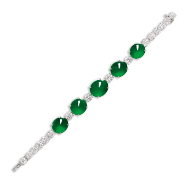View full screen - View 1 of Lot 1797. A FINE AND RARE JADEITE AND DIAMOND BRACELET 天然「帝王綠」翡翠 配 鑽石 手鏈.