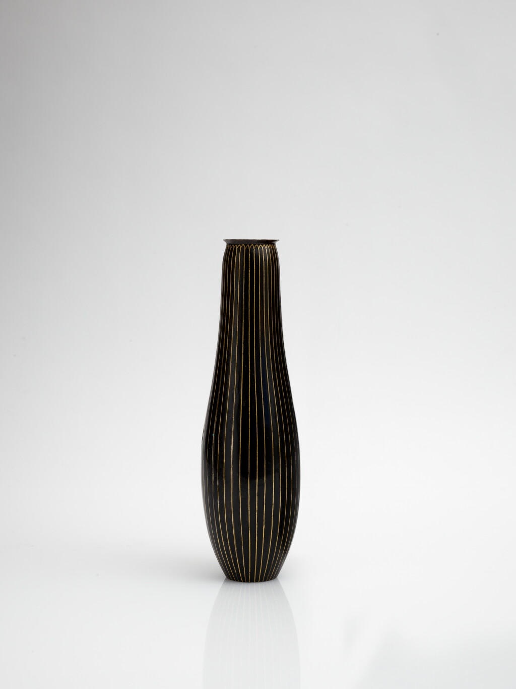 View full screen - View 1 of Lot 86. Vase.