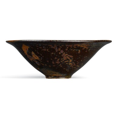View full screen - View 1 of Lot 28. A RARE HENAN BLACK-GLAZED 'OIL SPOT' BOWL NORTHERN SONG – JIN DYNASTY | 北宋至金 河南黑釉油滴天目茶盞.