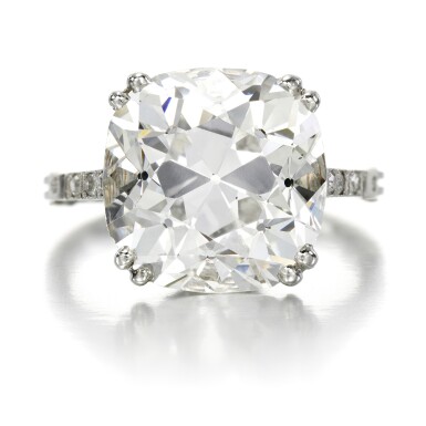 View full screen - View 1 of Lot 39. Diamond ring, circa 1910.