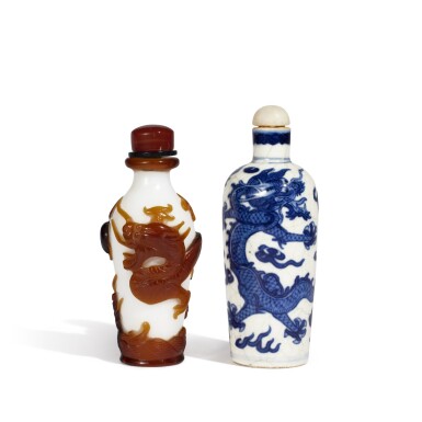View full screen - View 1 of Lot 600. Two 'dragon' snuff bottles, Qing dynasty | 清 龍紋鼻煙壺一組兩件.