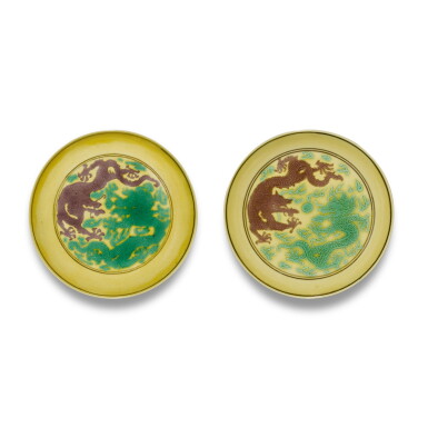 View full screen - View 1 of Lot 44. A pair of green and aubergine-enamlled yellow-ground 'dragon' dishes, Marks and period of Kangxi | 清康熙 黃地紫綠彩雙龍趕珠紋盤一對 《大清康熙年製》款.