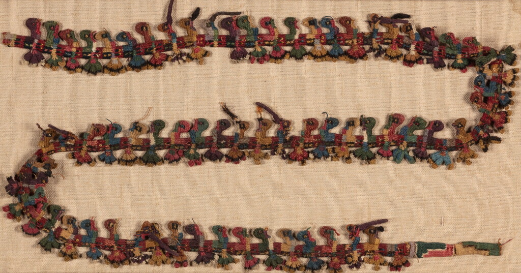 View full screen - View 1 of Lot 497. A wool belt embroidered with Colibri’s | Gürtel aus Wolle bestickt mit Kolibris.