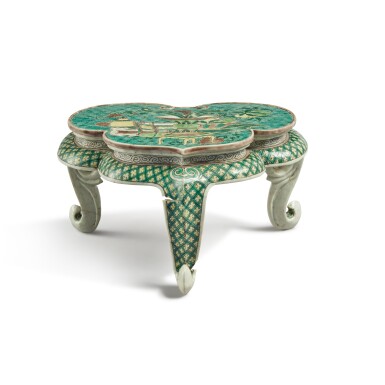 View full screen - View 1 of Lot 58. A famille-verte biscuit 'precious objects' tripod stand, Qing dynasty, Kangxi period.