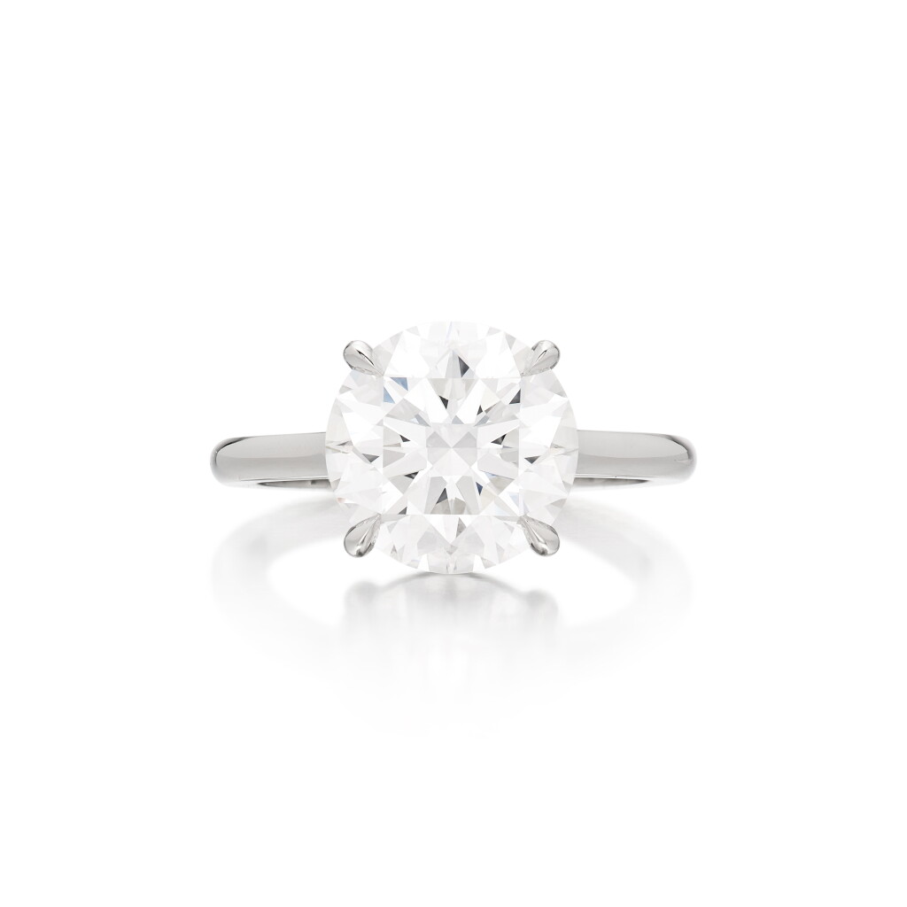 View full screen - View 1 of Lot 11. DIAMOND RING .