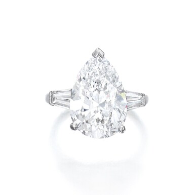 View full screen - View 1 of Lot 83. Diamond Ring.