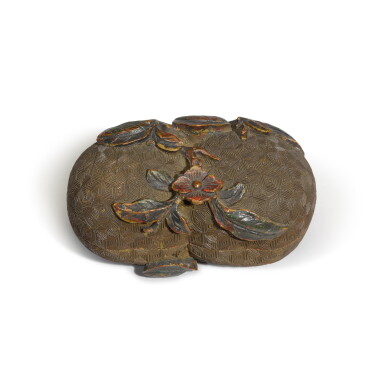 View full screen - View 1 of Lot 205. A small carved cinnabar lacquer 'lychee' box and cover, Qing dynasty, Qianlong period | 清乾隆 剔紅雙荔枝式蓋盒.