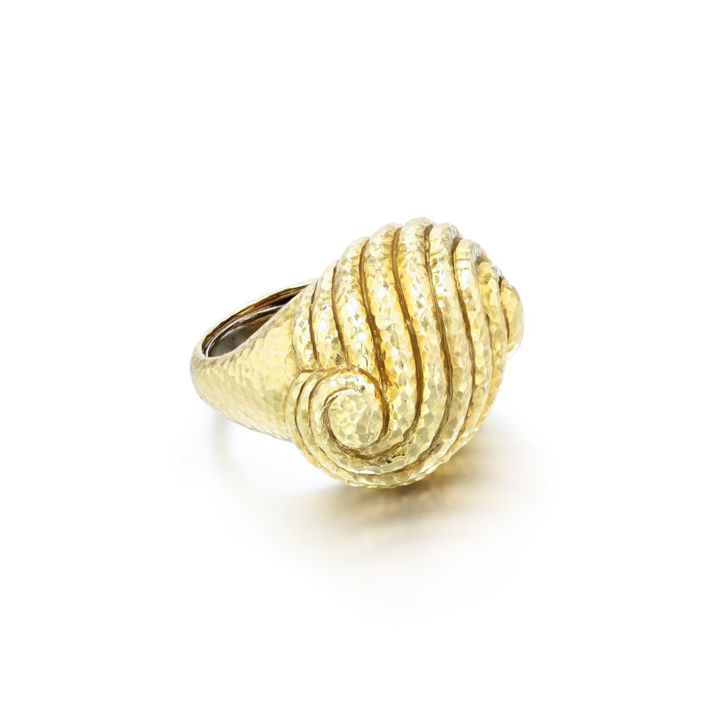 View full screen - View 1 of Lot 449. David Webb | Bague or | Gold ring.