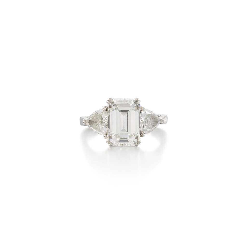 View full screen - View 1 of Lot 107. Diamond ring .