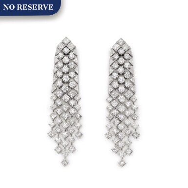 View full screen - View 1 of Lot 1745. Graff | 'Snowfall' Pair of Diamond Pendent Earrings | 格拉夫 | 'Snowfall' 鑽石耳墜一對 ( 鑽石共重約21.49克拉 ).