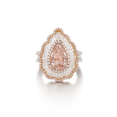View full screen - View 1 of Lot 2760. Fancy Light Pink Diamond and Diamond Ring | 2.68克拉 淡彩粉紅色鑽石 配 鑽石 戒指.