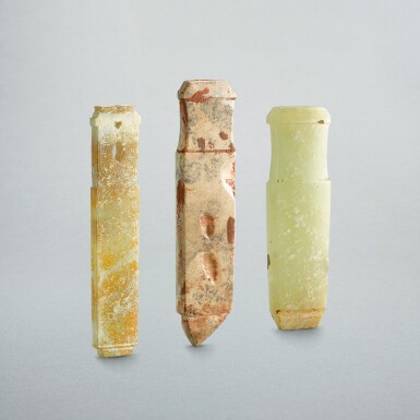 View full screen - View 1 of Lot 725. Three celadon jade handles, Mid Shang dynasty - Western Zhou dynasty or later | 商中期至西周或更晚 青玉素面紋柄形器兩件 及 鳳鳥紋柄形器一件.