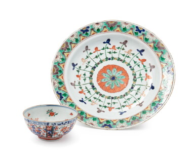 View full screen - View 1 of Lot 84. A large famille-verte 'medallion' dish and an 'Amsterdam bont' imari bowl, Qing dynasty, Kangxi period | 清康熙 外銷五彩花卉紋盤及盌一組兩件.