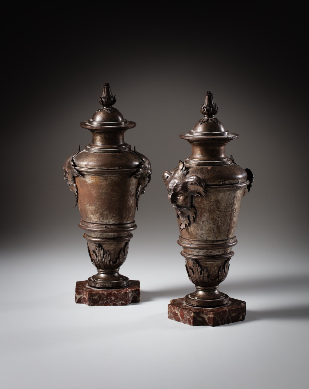 View full screen - View 1 of Lot 75. A pair of iron-cast vases, 18th century | Paire de vases en ferronnerie, XVIIIe siècle.
