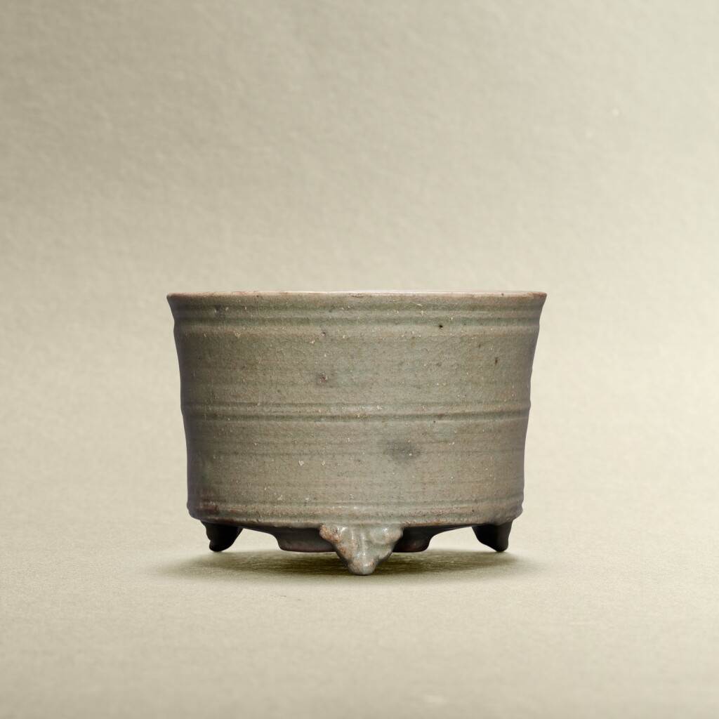 View full screen - View 1 of Lot 5773. A Longquan-style celadon-glazed tripod incense burner, Yuan - Ming dynasty | 元至明 龍泉窰系青釉筒式爐.