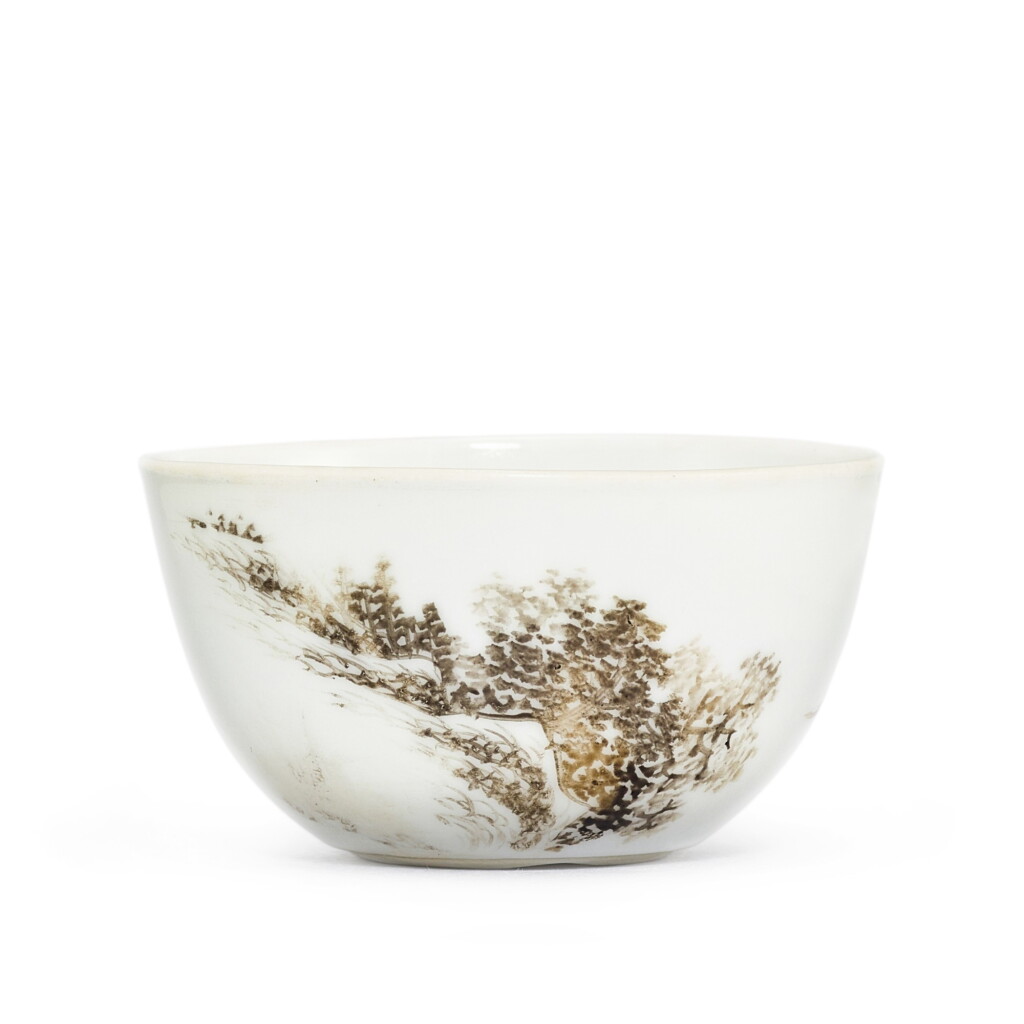 View full screen - View 1 of Lot 472. A GRISAILLE-DECORATED 'LANDSCAPE' CUP QING DYNASTY, 18TH CENTURY | 清十八世紀 墨彩泛舟山水圖臥足盃.