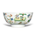 A large famille-verte 'Hundred Antiques' bowl, Qing dynasty, Kangxi period | 清康熙 五彩博古圖盌