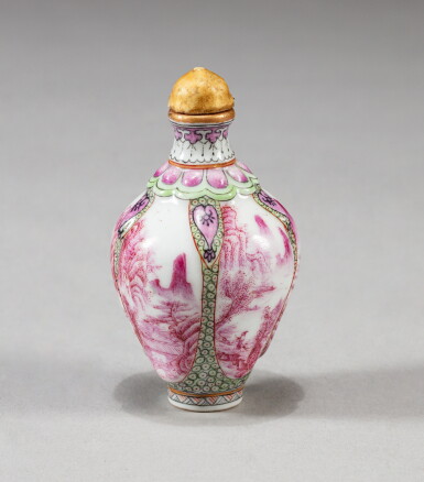 View full screen - View 1 of Lot 242. A puce-enameled snuff bottle, Republican period | 民國 胭脂紅彩鼻煙壺 《乾隆年製》 仿款.