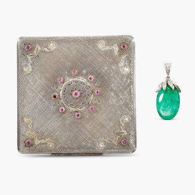 View full screen - View 1 of Lot 1271. Ruby Compact; and Emerald and Diamond Pendant | 紅寶石 化妝盒 及「哥倫比亞」祖母綠 配 鑽石 掛墜.