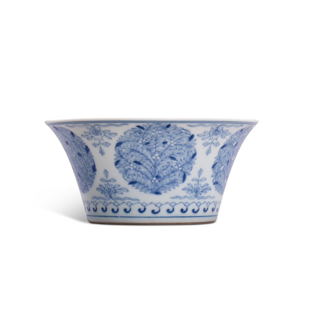 View full screen - View 1 of Lot 9339. A blue and white 'pomegranate' bowl, Dunmutang Hall Mark, Qing dynasty, 18th - 19th century | 清十八至十九世紀 青花石榴團花紋馬蹄盌 《敦睦堂製》款.