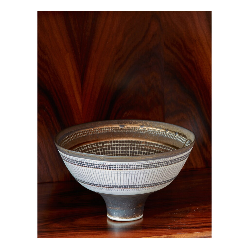 View full screen - View 1 of Lot 17. Bowl.