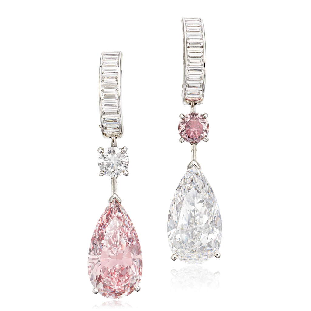 View full screen - View 1 of Lot 1746. Highly Important 'Écho' Pair of Fancy Intense Pink Diamond and Diamond Pendent Earrings | 卡地亞 | 6.32克拉 濃彩粉紅色鑽石 配 6.03克拉 梨形 D色 內部無瑕 Type IIa 鑽石 耳環一對.