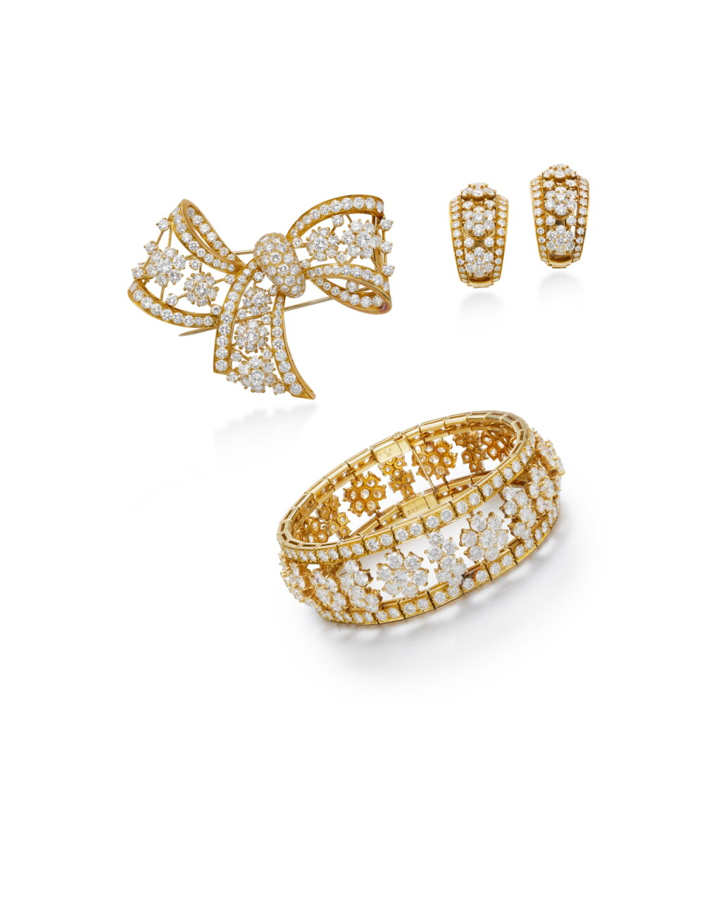 View full screen - View 1 of Lot 1809. Group of Signed Diamond Jewellery | 梵克雅寶 | 品牌鑽石珠寶一組.