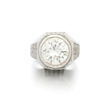 View full screen - View 1 of Lot 241. Diamond ring | Anello in diamanti.