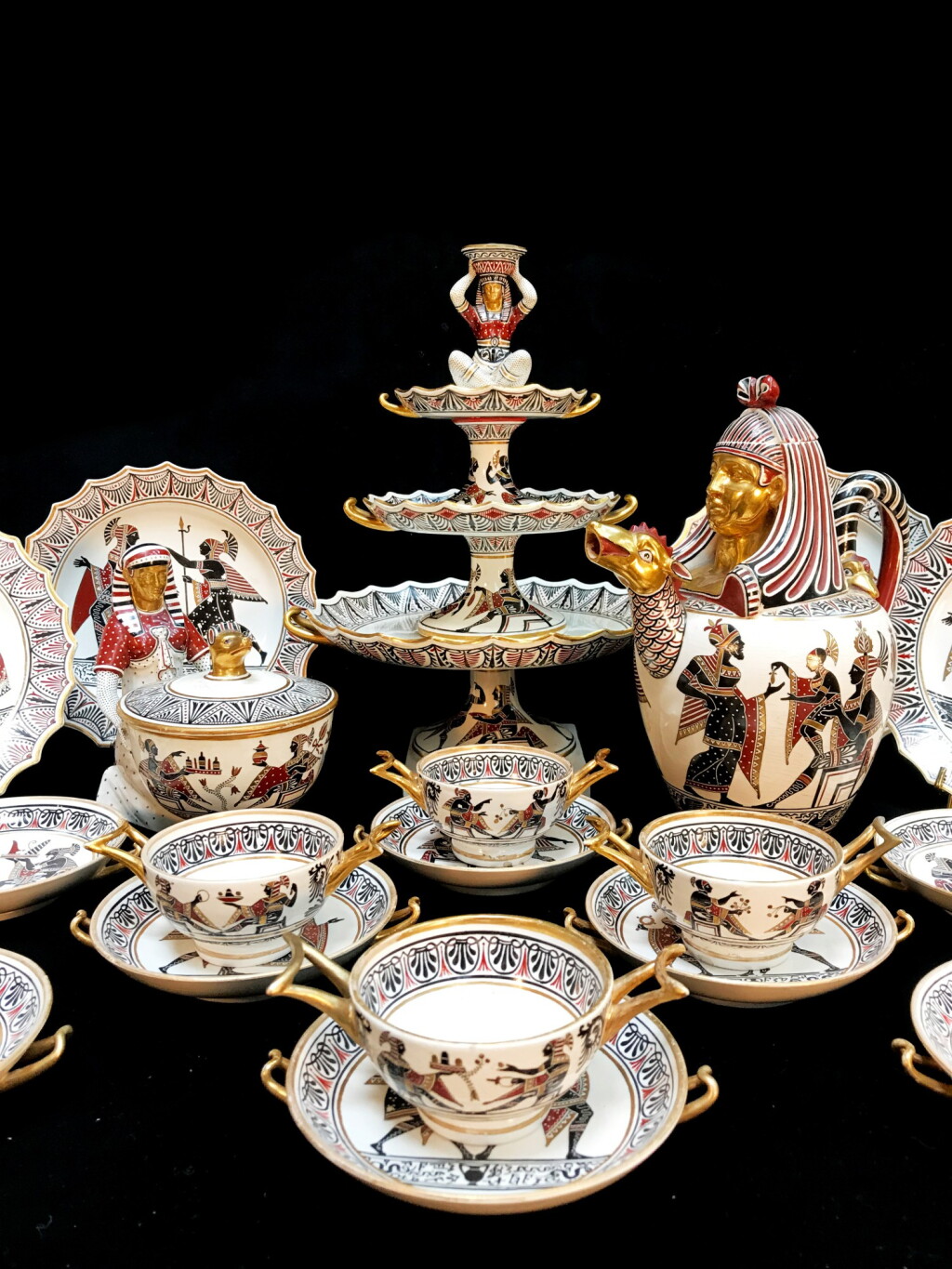 View full screen - View 1 of Lot 81. AN EXCEPTIONAL ETRUSCAN AND EGYPTIAN STYLE EARTHENWARE TABLE SERVICE, BIAGIO GIUSTINIANI FACTORY, NAPLES, CIRCA 1830 | EXCEPTIONNEL SERVICE DE TABLE EN FAÏENCE À DÉCOR ÉTRUSQUE ET ÉGYPTIEN, MANUFACTURE DE BIAGIO GIUSTINIANI, NAPLES, VERS 1830.
