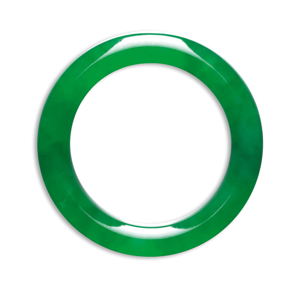 View full screen - View 1 of Lot 1672. AN IMPRESSIVE JADEITE BANGLE 天然滿色翡翠手鐲.
