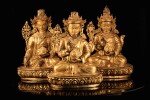 Exceptionnel ensemble de trois figures de rois tibétains, Songsten Gampo, Trisong Detsen et Ralpacen, alliage de cuivre doré et repoussé Tibet, ca. 1800 | 西藏 約1800年 鎏金銅合金嵌寶吐蕃三大法王松贊干布、赤松德贊、赤祖德贊坐像 | An exceptionally rare group of three gilt-copper-alloy and repoussé figures of the Three Great Kings of Tibet, Tibet, ca 1800