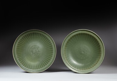 View full screen - View 1 of Lot 110. Two large Longquan celadon-glazed dishes, Ming dynasty | 明 龍泉窰青釉盤 一組兩件.