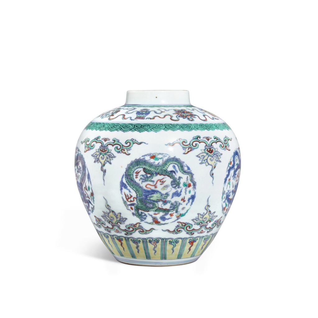 View full screen - View 1 of Lot 699. A rare doucai 'dragon' jar, Qing dynasty, Yongzheng period | 清雍正 闘彩團龍紋罐.