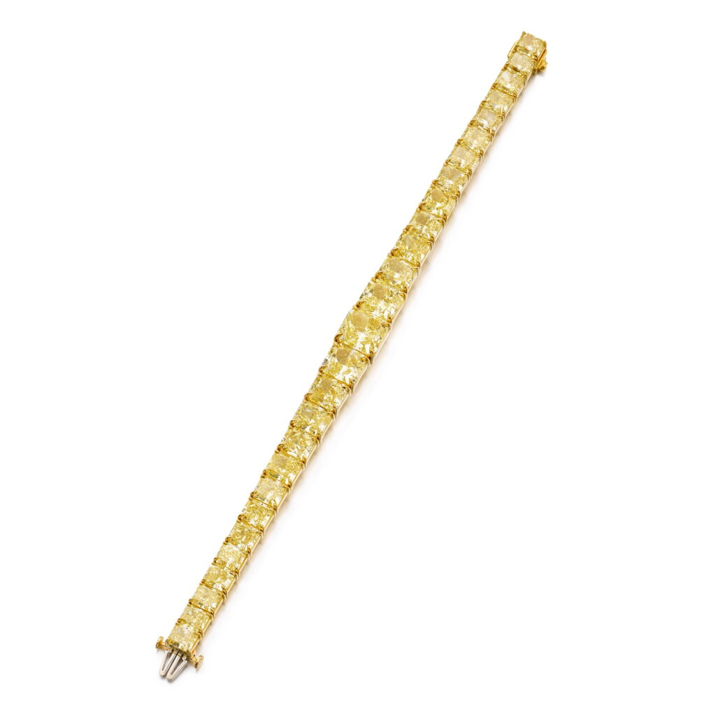 View full screen - View 1 of Lot 556. Fancy Yellow diamond bracelet | 彩黃色鑽石手鏈.