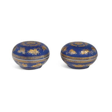 View full screen - View 1 of Lot 587. A pair of gilt-decorated blue-glazed 'bats and fruits' boxes and covers, Marks and period of Guangxu | 清光緒 藍地描金福壽三多紋蓋盒一對 《大清光緒年製》款.