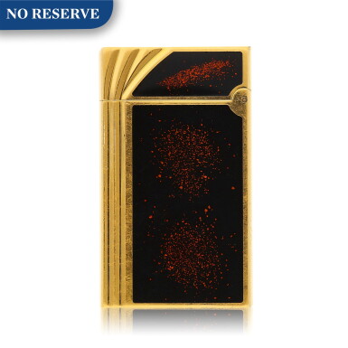 View full screen - View 1 of Lot 8076. S.T. Dupont | A gold plated and Chinese lacquer lighter, Circa 1995 | 鍍金及漆製打火機,約1995年製.