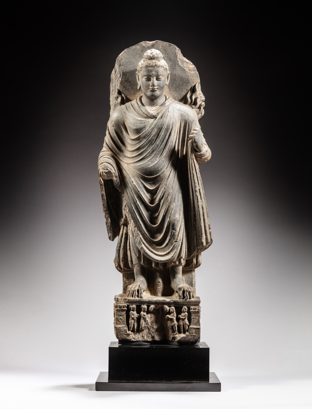 View full screen - View 1 of Lot 59. A rare and important grey schist standing figure of Buddha, Ancient region of Gandhara, 2nd / 4th century | 犍陀羅 二 / 四世紀 灰片岩佛立像.
