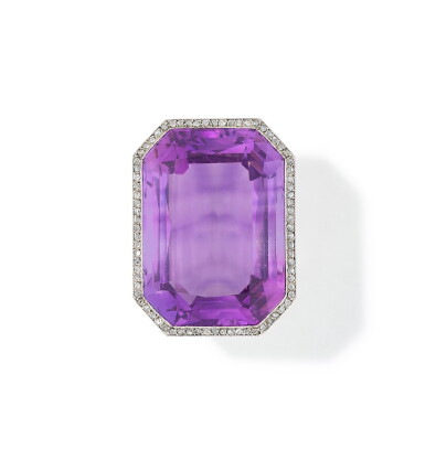 View full screen - View 1 of Lot 215. Broche améthyste et diamants | Amethyst and diamond brooch.