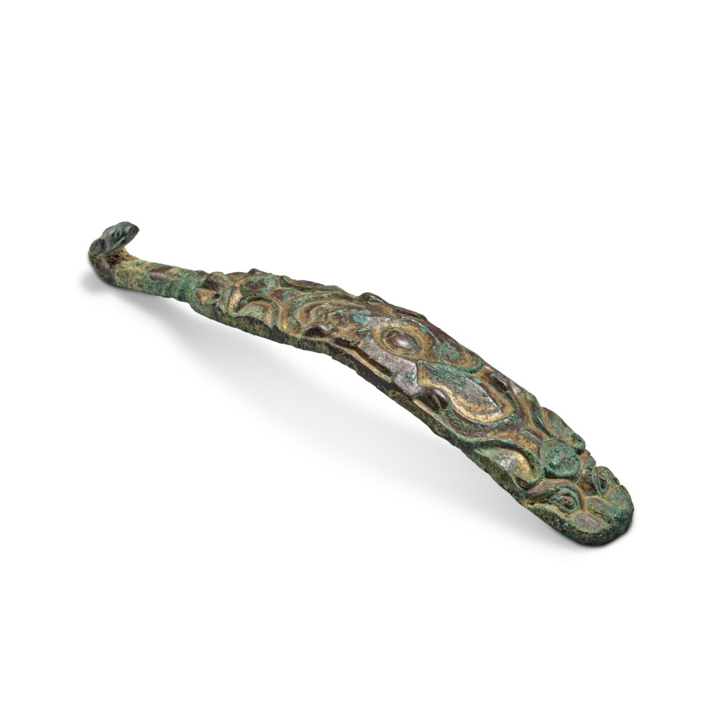 View full screen - View 1 of Lot 889. A gilt-bronze belt hook, Warring States / Han dynasty | 戰國 / 漢 銅鎏金獸紋帶鉤.