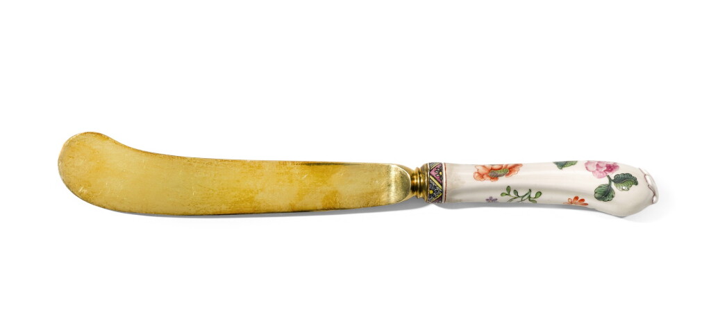 View full screen - View 1 of Lot 76. A Vienna (Du Paquier) knife handle, Circa 1735.