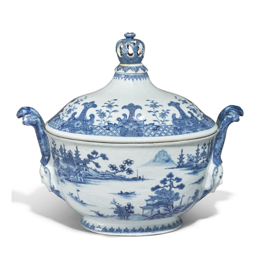 View full screen - View 1 of Lot 808. A RARE CHINESE EXPORT BLUE AND WHITE OVAL TUREEN AND COVER | QING DYNASTY, QIANLONG PERIOD, CIRCA 1760 .