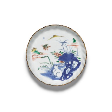 View full screen - View 1 of Lot 384. A wucai 'eagle and rabbit' dish, Ming dynasty, Tianshun / Chongzhen period | 明天順 / 崇禎 青花五彩鷹兔紋盤《大明成化年製》款.