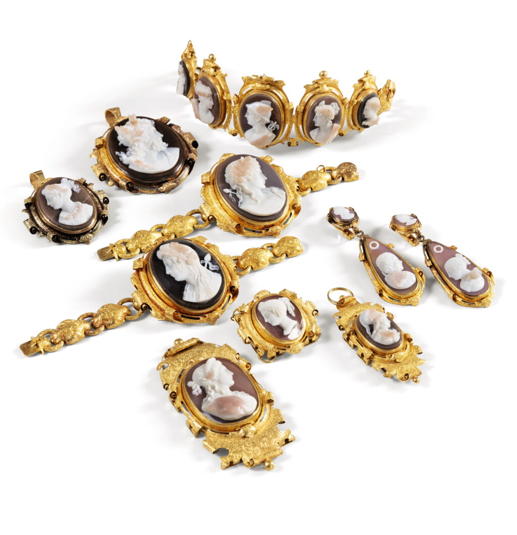 View full screen - View 1 of Lot 361. Agate cameo parure.
