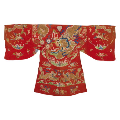 View full screen - View 1 of Lot 621. A red-ground silk embroidered 'dragon' robe, Ming dynasty, 17th century | 明十七世紀 大紅地繡麒麟彩鳳紋袍.