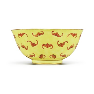 View full screen - View 1 of Lot 1007. A gilt-decorated yellow-ground iron-red 'bats' bowl, Mark and period of Tongzhi | 清同治 黃地礬紅彩描金百福紋盌 《同治年製》款.
